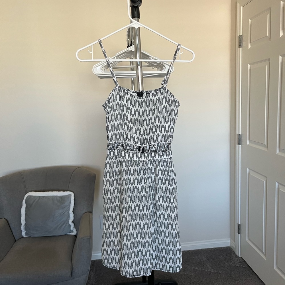 H&M Monochrome Feather Print Dress